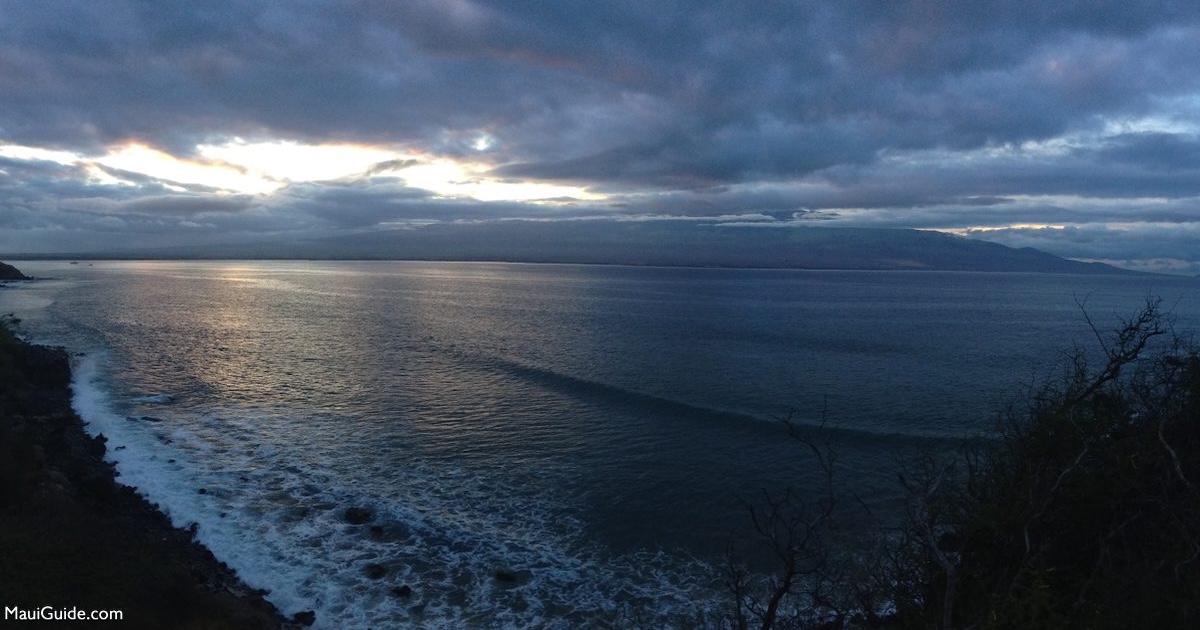 Clouds over Māʻalaea Bay viewed from the Maui shoreline