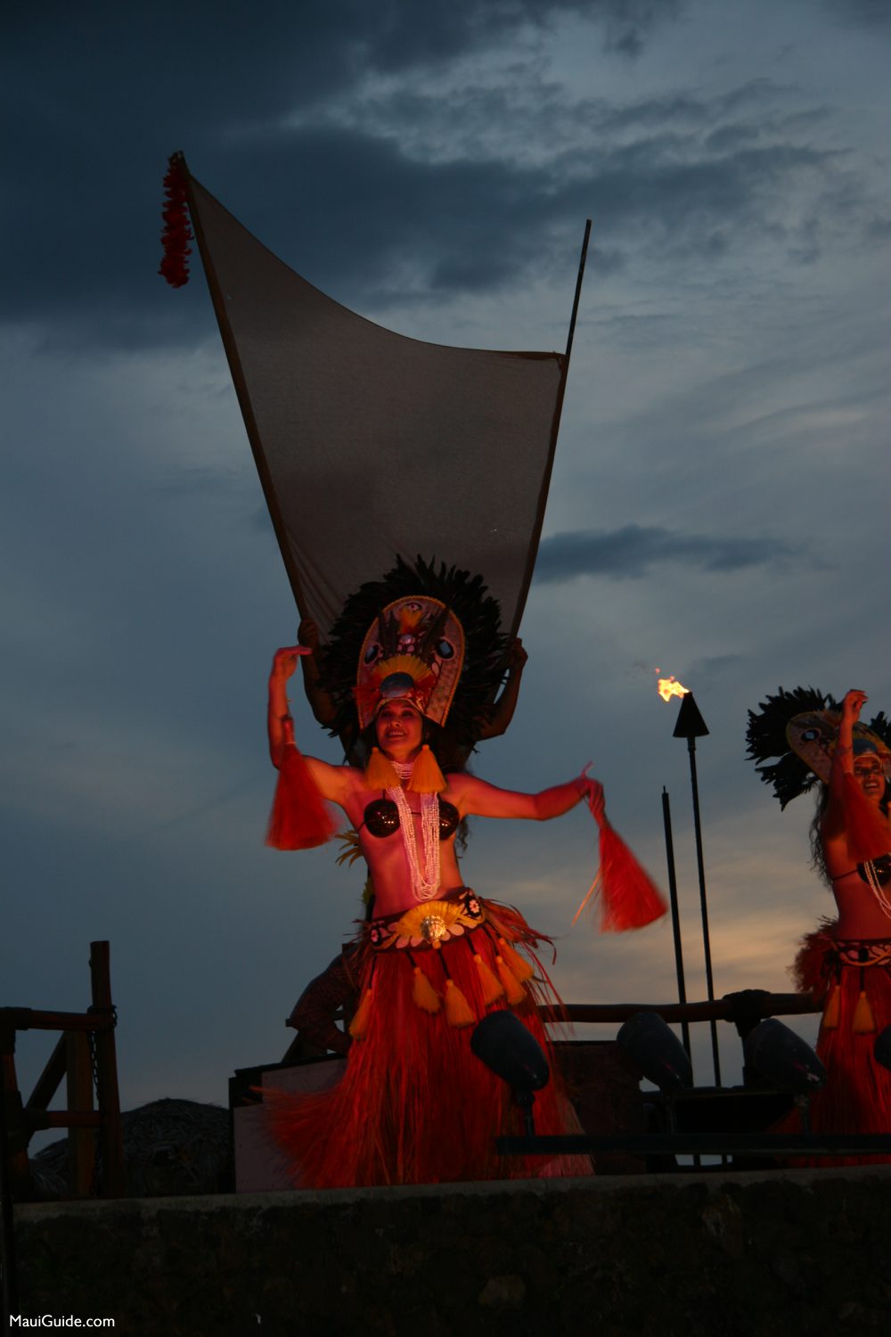 Te Au Moana luau performer on Maui